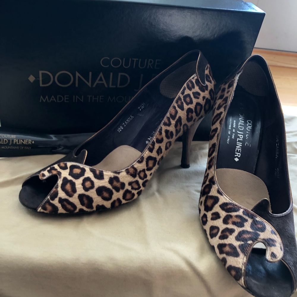 Donald Pliner Leopard Pumps - Picture 6 of 8